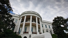 特朗普宣布加征10%全球进口关税，白宫公布豁免范围