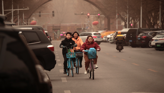 沙尘,;沙尘；北方多地；景区闭园；冷空气；沙尘南下