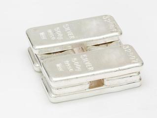 春節(jié)假期白銀大漲17%，多家機構(gòu)對后市持謹慎樂觀態(tài)度