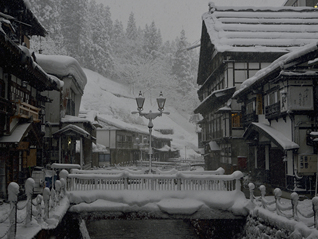 今年前两月中国内地游客同比减半，日本旅游市场进一步失宠