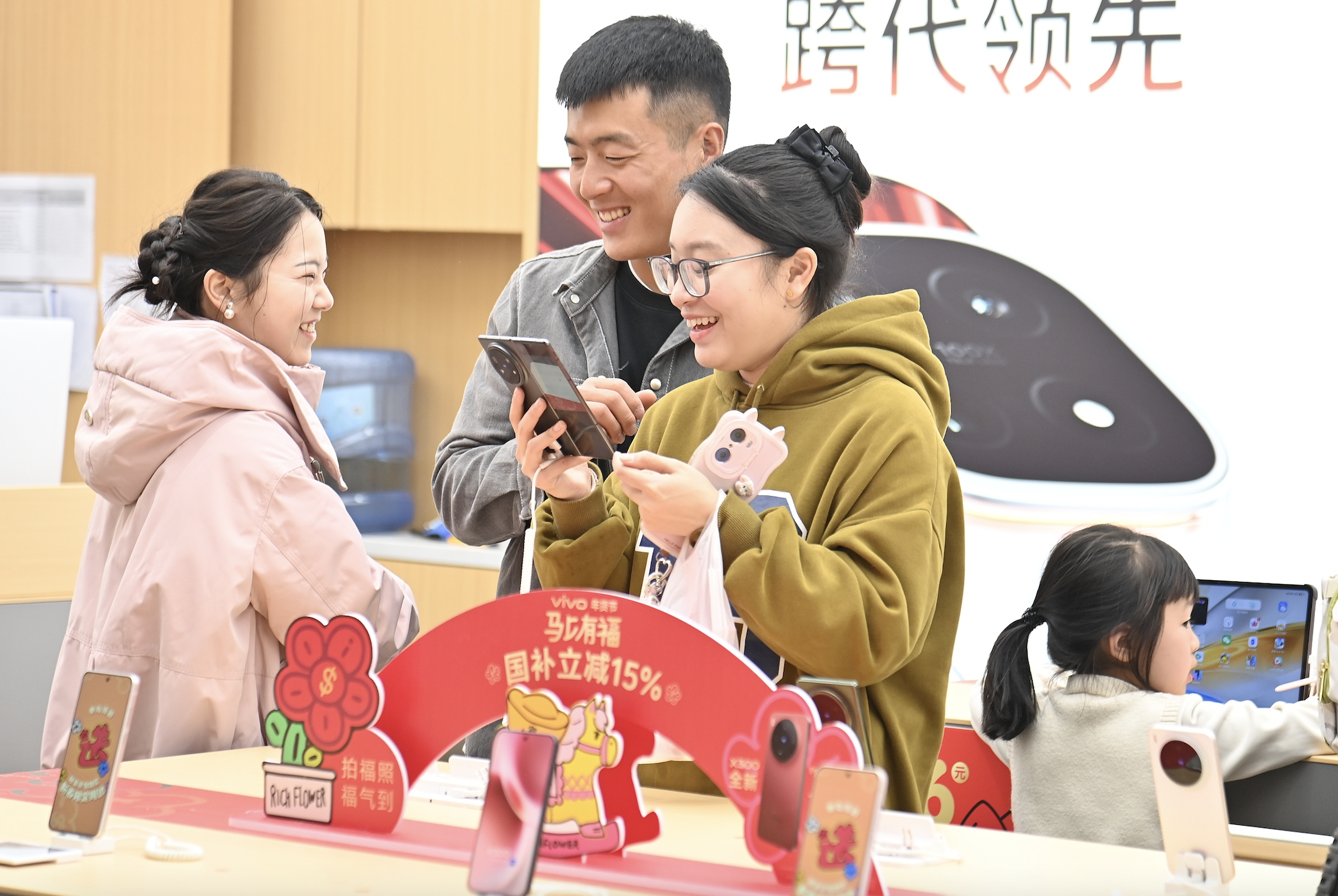 微博:沃尔玛卡8688回收-政策红利激活新春消费市场，今年来以旧换新带动销售额超2000亿元