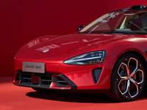 雷軍公布新一代SU7赤霞紅配色，此前已開(kāi)啟小訂