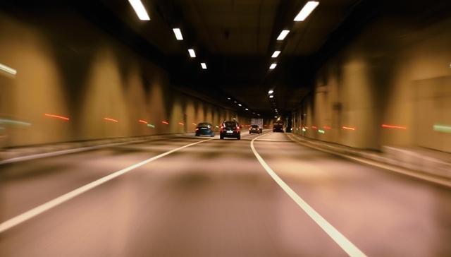 地方新闻精选 | 北京拟为隧道灾害事故应急处置立规矩 普洱一学校焚烧堆积落叶被罚款