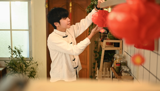 返乡住酒店;AI订机票;出行消费选择