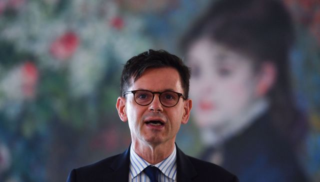 卢浮宫;馆长更换;内外交困