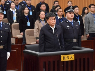 “靠煙吃煙”受賄3407萬，國家煙草專賣局原副局長張?zhí)旆灞慌?2年