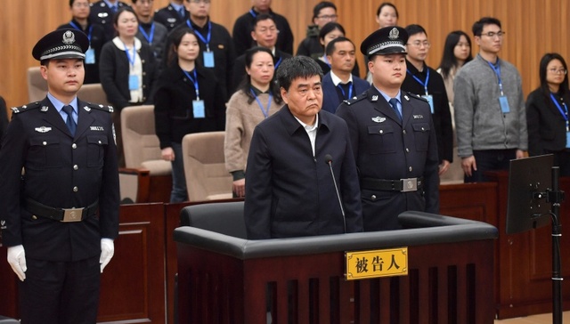 国家烟草专卖局原副局长张天峰;靠烟吃烟;受贿3407万;被判12年