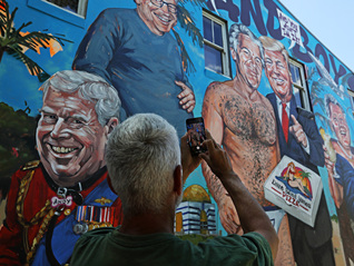 愛潑斯坦丑聞余波擴散：世界經(jīng)濟論壇總裁辭職、普利茲克獎推遲公布