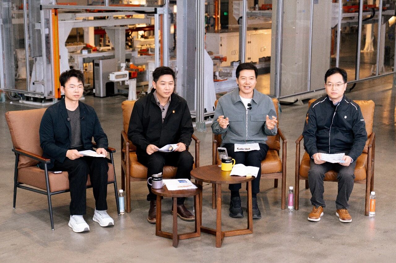 雷军马年首次直播谈汽车安全，详细介绍新一代SU7门把手