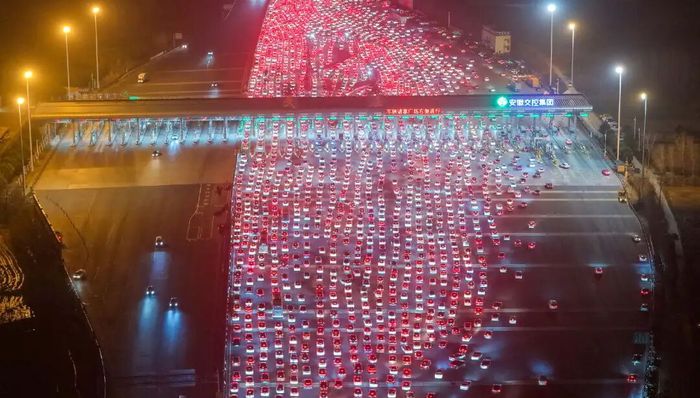 “小蓝灯”照耀回乡路，春运成智能驾驶最佳普及时机 | 电厂