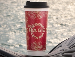 男子造谣霸王茶姬“涉毒”被抓，公司曾回应咖啡因含量可查