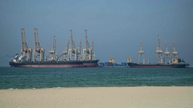 伊朗允许部分国家船只通过霍尔木兹海峡，美国为俄罗斯石油松绑