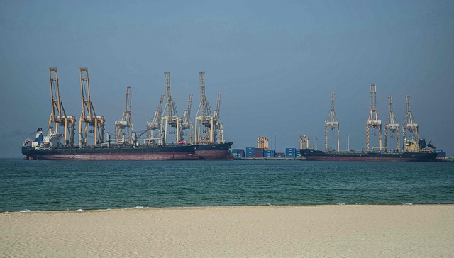 伊朗允许部分国家船只通过霍尔木兹海峡，美国为俄罗斯石油松绑