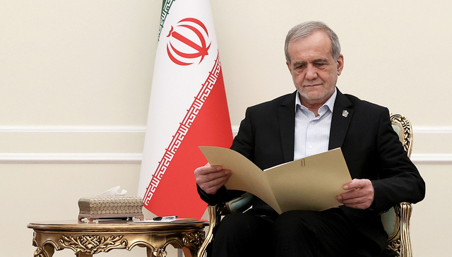 来自改革派、支持同美国谈判，伊朗总统佩泽希齐扬将领导国家