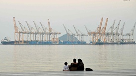 特朗普预计军事行动持续4周，伊朗伊斯兰革命卫队威胁摧毁地区所有国家油气设施