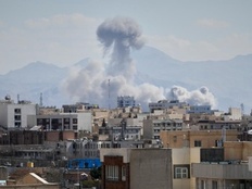 直通部委｜已有3000余名中国公民撤离伊朗 法院5年签发人身安全保护令2.5万余份