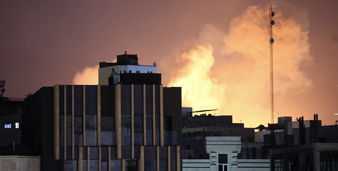 伊朗首都德黑兰再次遭袭！市中心发生爆炸