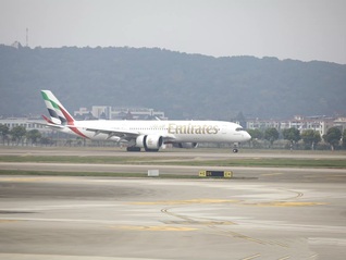 油价跳涨侵蚀航空业利润，“全球最赚钱”阿联酋航空每天亏损超千万美元