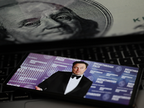 福布斯发布3月全球十大富豪榜：马斯克稳居首位，贝索斯身家缩水260亿美元