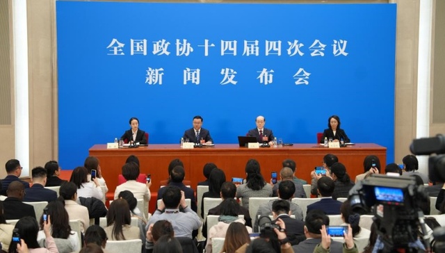 72分钟12次提问;全国两会首场新闻发布会;热点问题