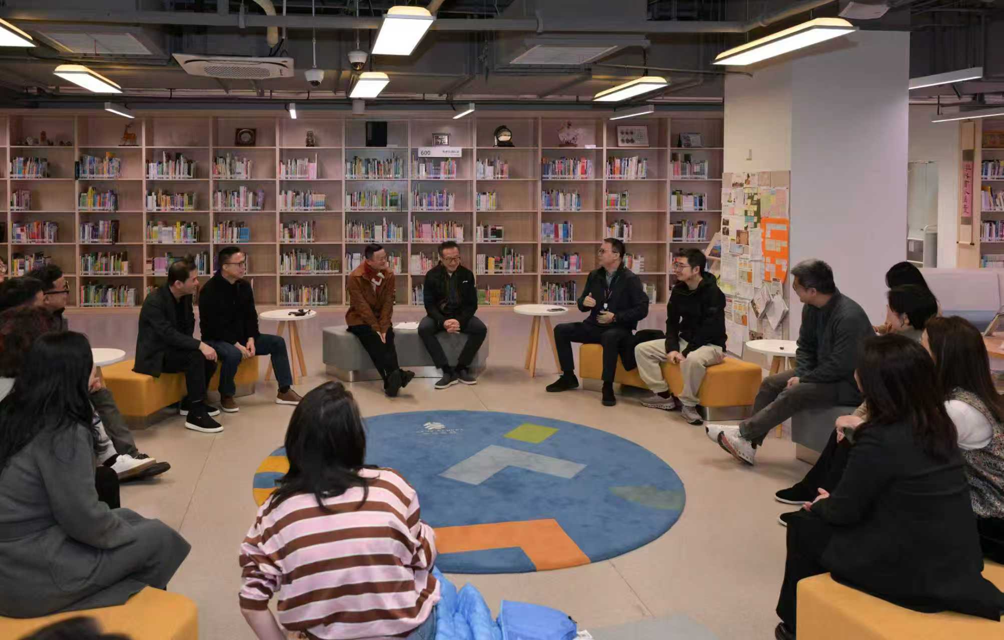 马云现身,阿里核心管理层罕见聚齐谈AI