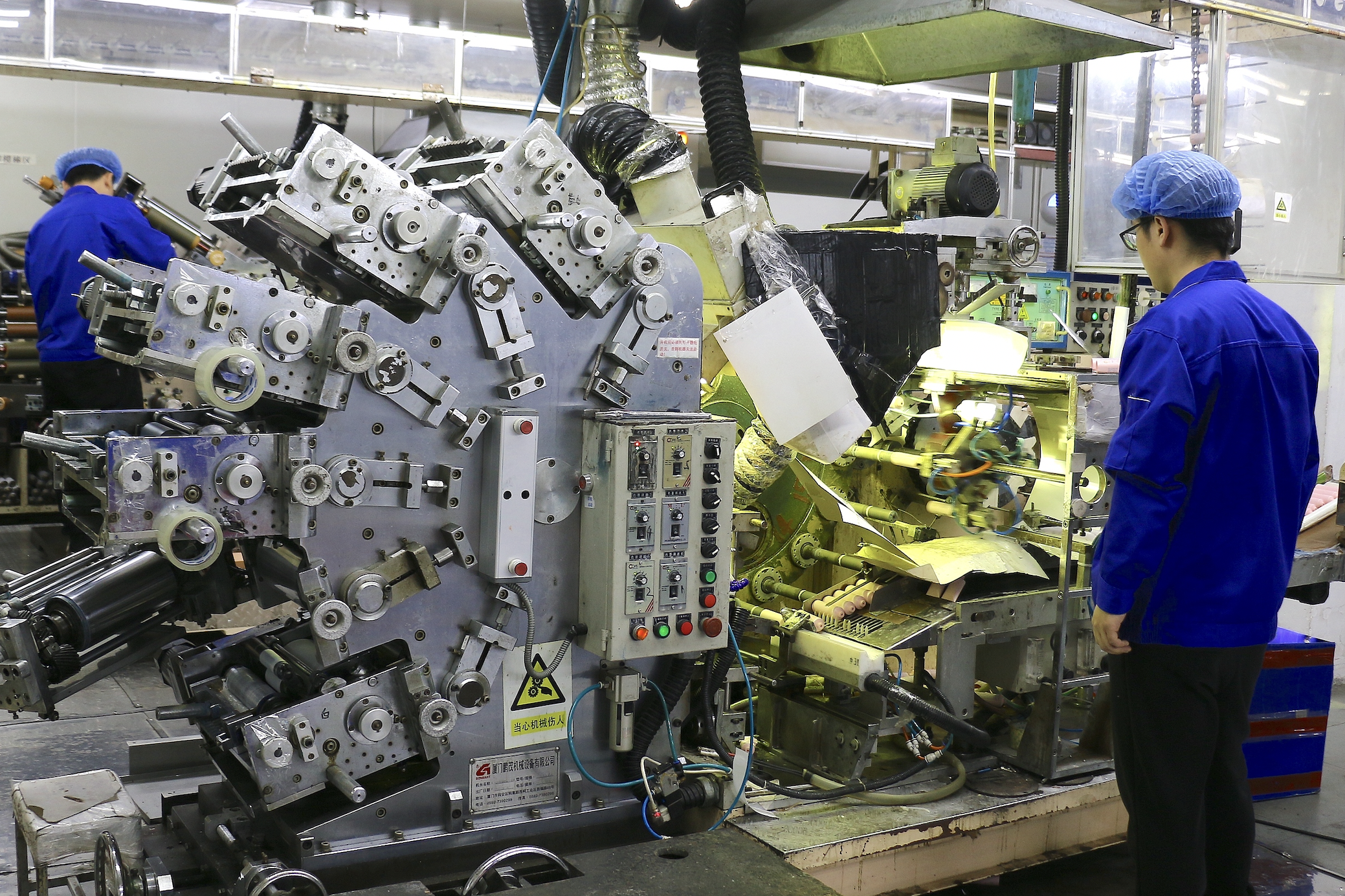 受春节假期等因素影响，2月制造业PMI回落至49.0%