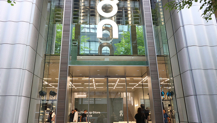 昂跑;2025年;净销售额;30亿瑞士法郎;亚太区;增长强劲