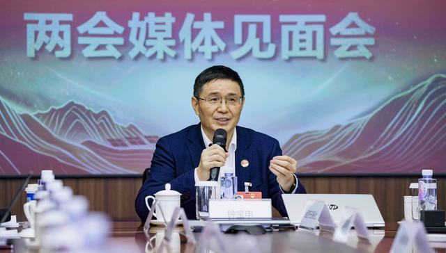 全国人大代表;钟宝申;光伏行业;兼并重组;人才;商业秘密保护