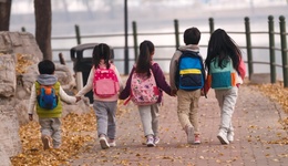 【评论】春秋假写进政府工作报告，配合落实带薪休假更要反内卷式加班