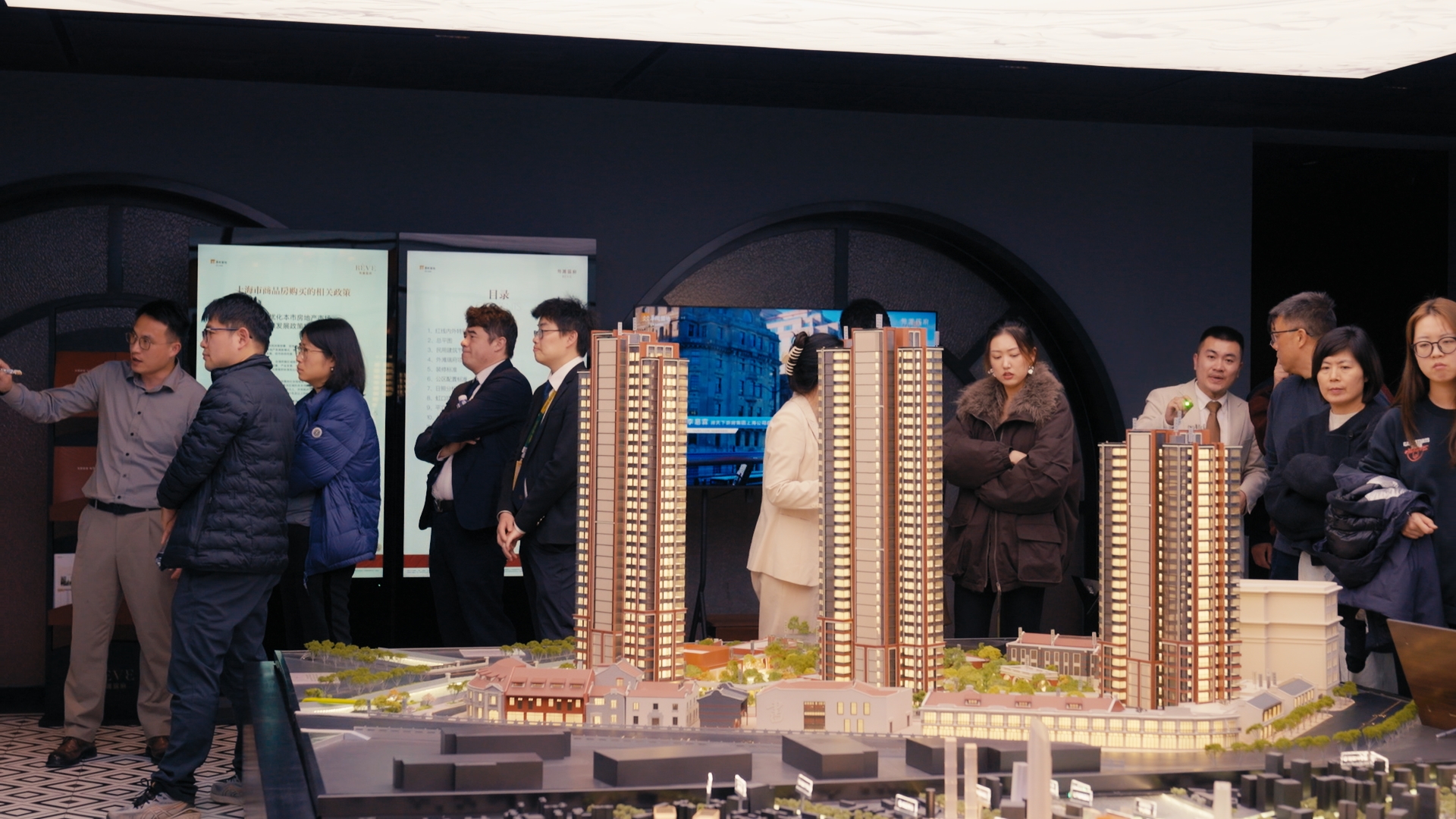 “沪七条”落地首周：上海新房二手房齐火爆，长三角客群扎堆入市