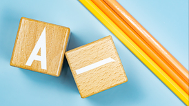 政府工作报告解读丨AI并非简单“减岗”，而是推动就业结构重组与形态重塑