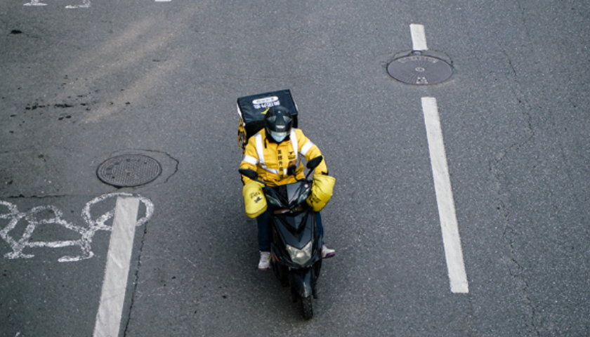 政府工作报告解读｜稳妥有序推进职业伤害保障全覆盖，需继续保持试点方案多样性