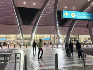 中东滞留旅客艰难“回家路”：狂刷8张机票，或走8小时陆路再飞