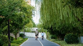 政府工作报告解读丨 “中小学春秋假”首次写入报告，解决孩子与家长休假“时差”