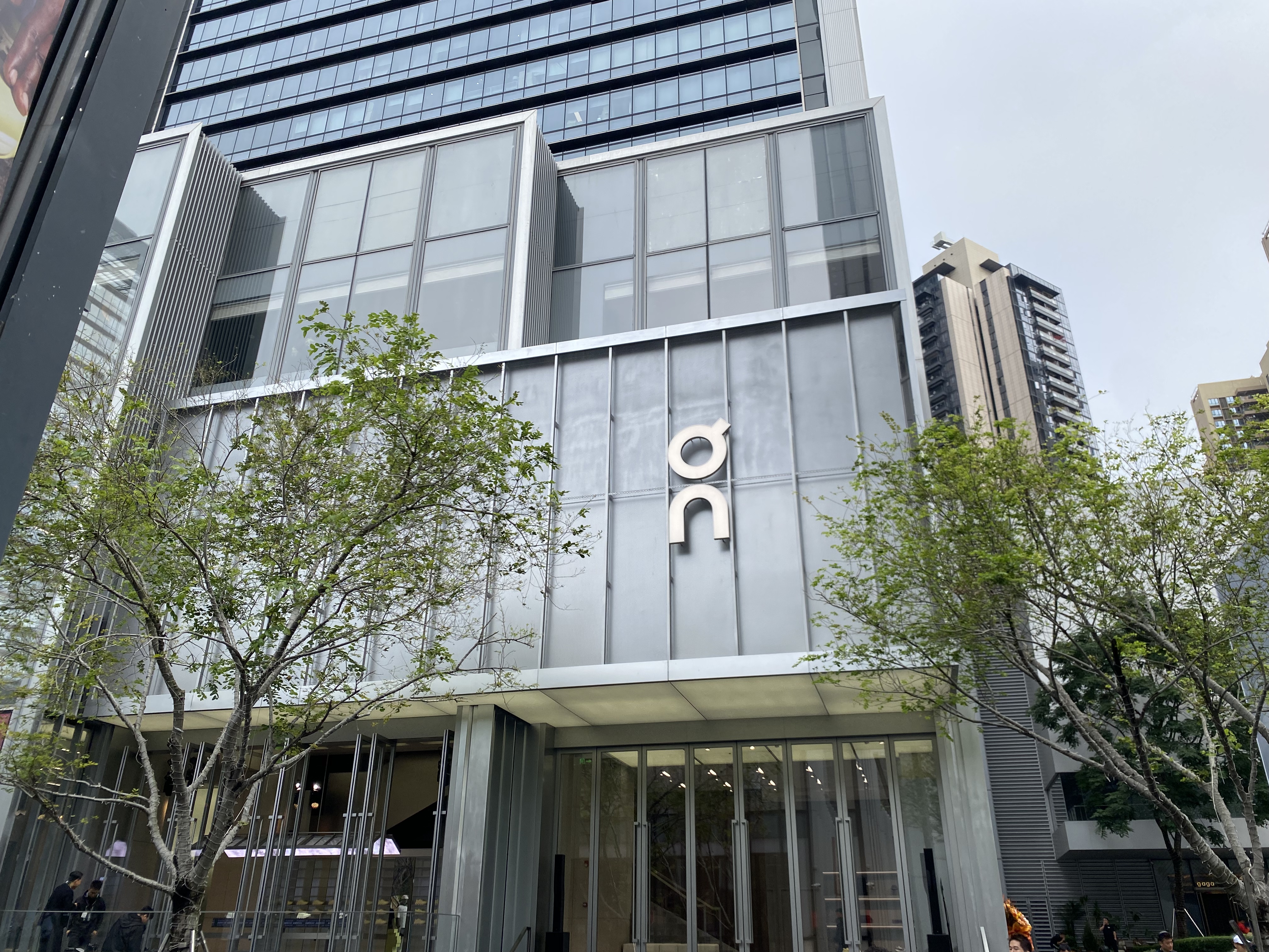 On昂跑中国最大旗舰店落地深圳，除了卖鞋还将加码服饰
