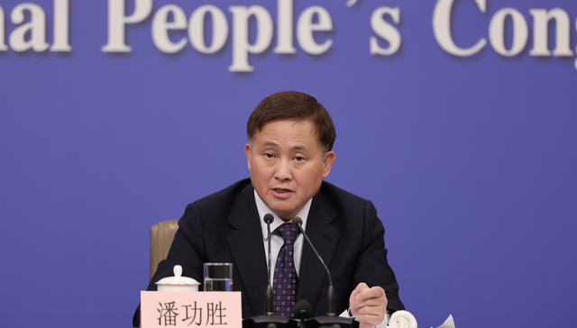 融资平台,;央行行长潘功胜;融资平台债务风险;化解成效