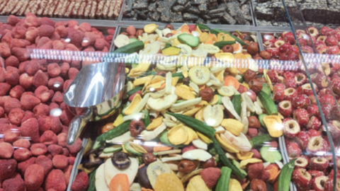 毛利50%，越贵越火，“薛记炒货们”背刺打工人？