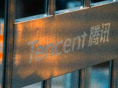 腾讯宣布免费安装OpenClaw，近千名爱好者在鹅厂门口排长龙