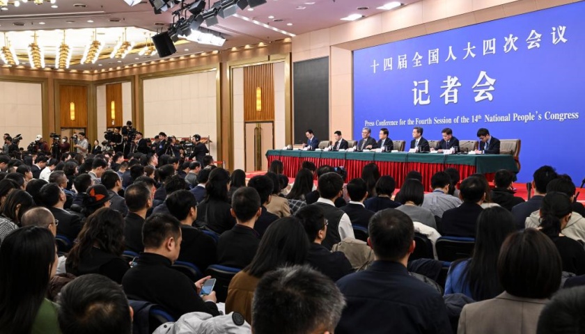 郑栅洁：应对学龄人口排浪式达峰，支持“双一流”高校本科扩招10万人以上