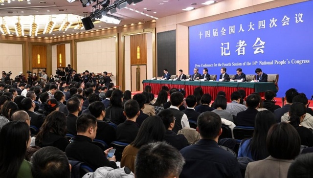 郑栅洁;学龄人口排浪式达峰;双一流高校;本科扩招10万人以上