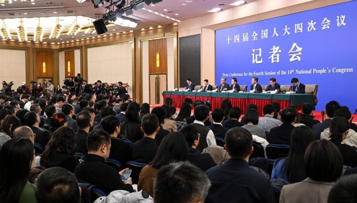 郑栅洁;学龄人口排浪式达峰;双一流高校;本科扩招10万人以上