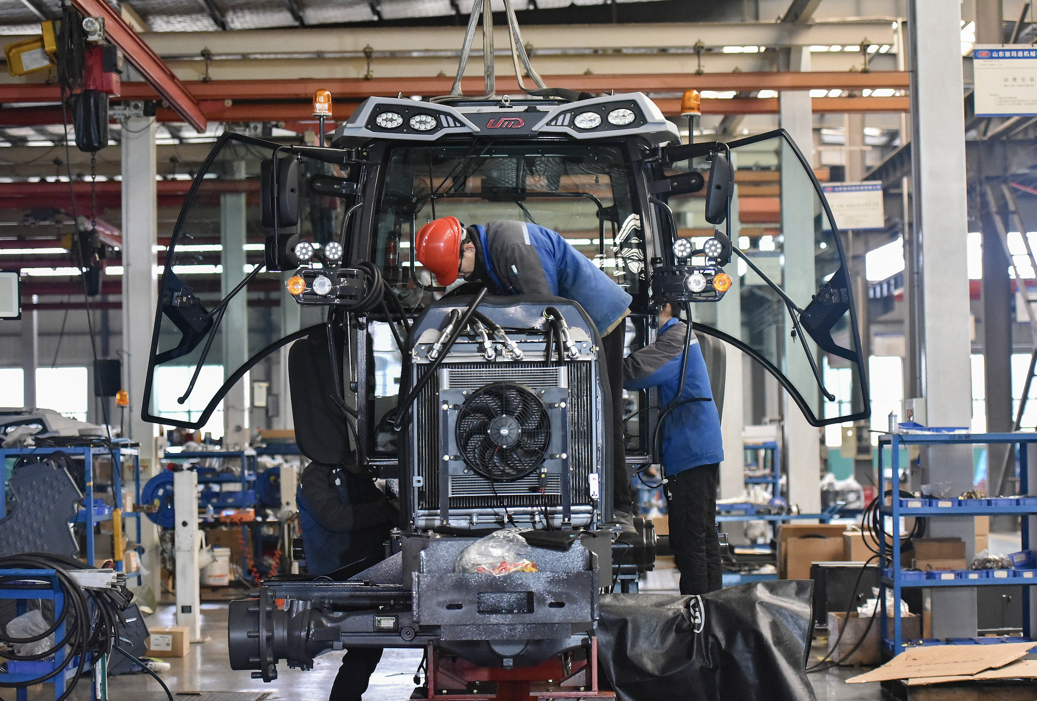 宏观政策集成效应持续显现，PPI同比降幅连续三个月收窄