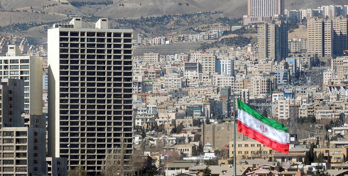 国际油价暴涨超30%，特朗普称将与内塔尼亚胡商量何时结束对伊朗动武