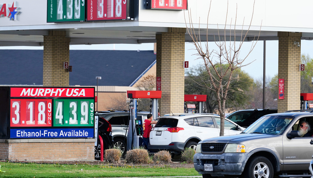 特朗普暗示美国对伊朗战事可能很快结束，国际油价应声跳水
