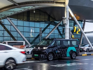 文远知行再联手吉利远程，前装量产如何改写Robotaxi格局？