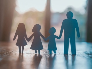 直通部委｜去年法院发出2.3万余份家庭教育指导令 外交部再提醒暂勿前往伊朗及周边地区