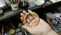 最低十几元，金价狂飙下，年轻人盯上了“次抛黄金”