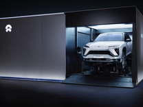 蔚来单季度盈利，但还没到开香槟的时候