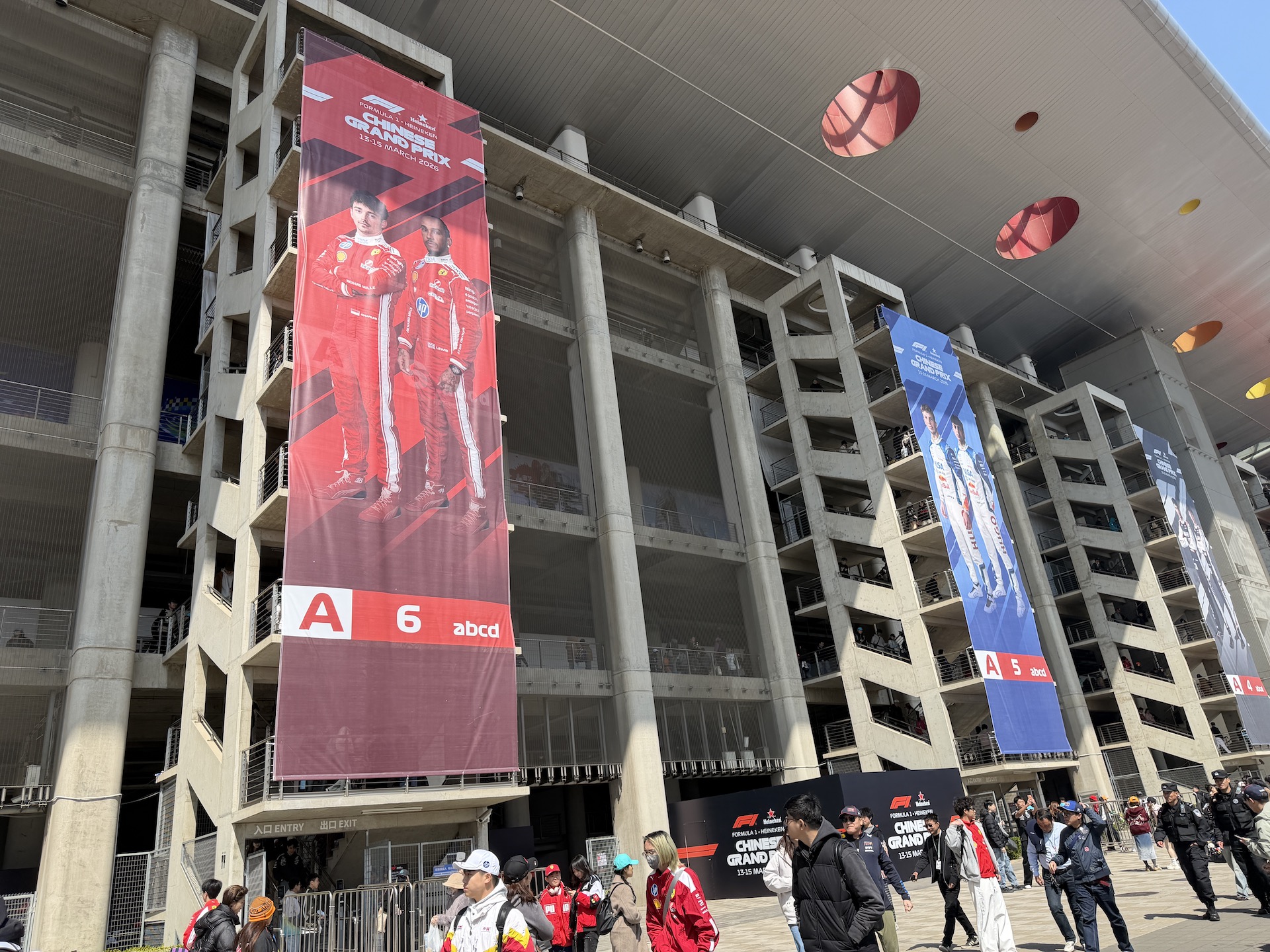 当23万观众涌向赛车场，F1在上海拉爆赛事IP商业价值