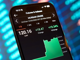 霍尔木兹“断流”成油价命门，IEA 4亿桶释储难解近渴